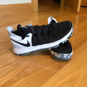 KD10 basketball shoes